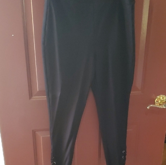 Chico's Black Cropped Ankle Pants with Tapered Fit - Picture 1 of 8